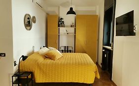 Guesthouse Tree Rooms Industrial